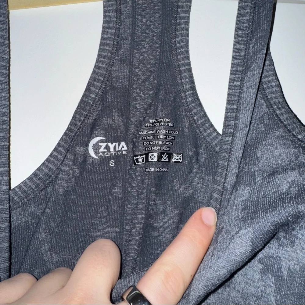 💕SALE💕Zyia Active Grey Splash Tank - Picture 4 of 4
